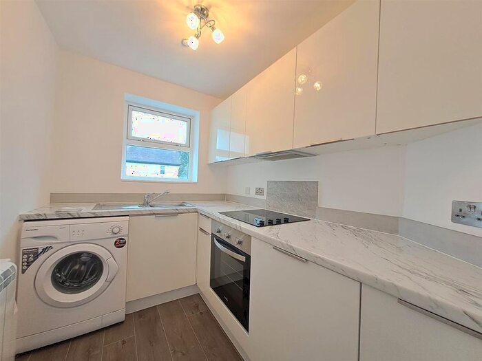 1 Bedroom Flat To Rent In Laburnham Road, Maidenhead, SL6