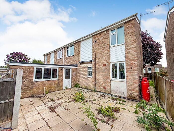 3 Bedroom Semi Detached House For Sale In Woodland Way, Wiltshire, SN10