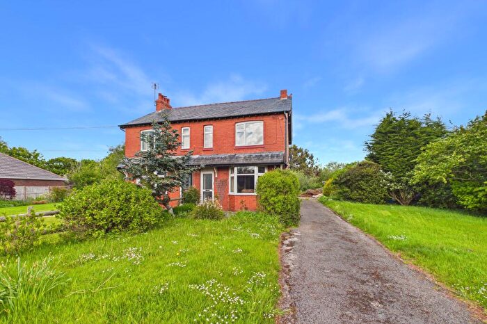 3 Bedroom Semi-Detached House For Sale In Wrexham Road, Penyffordd, CH4