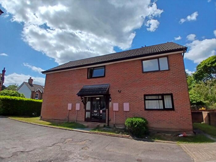 1 Bedroom Flat To Rent In Charman Road, Redhill, RH1