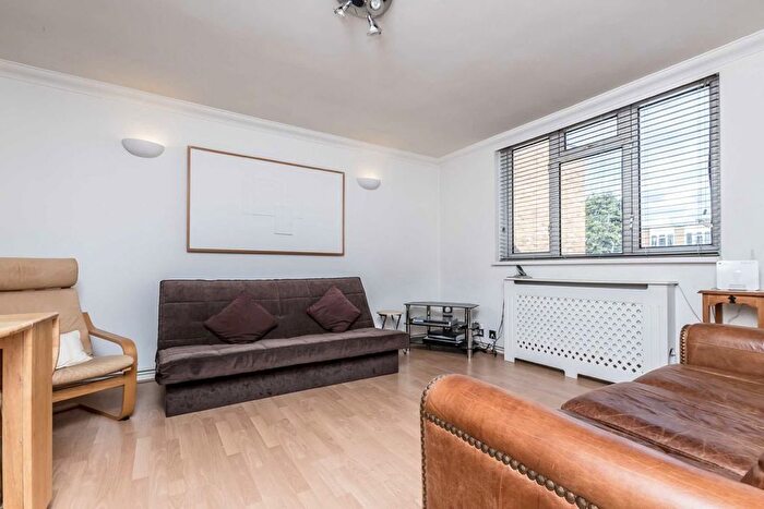 1 Bedroom Flat To Rent In Ashley Crescent, London, SW11