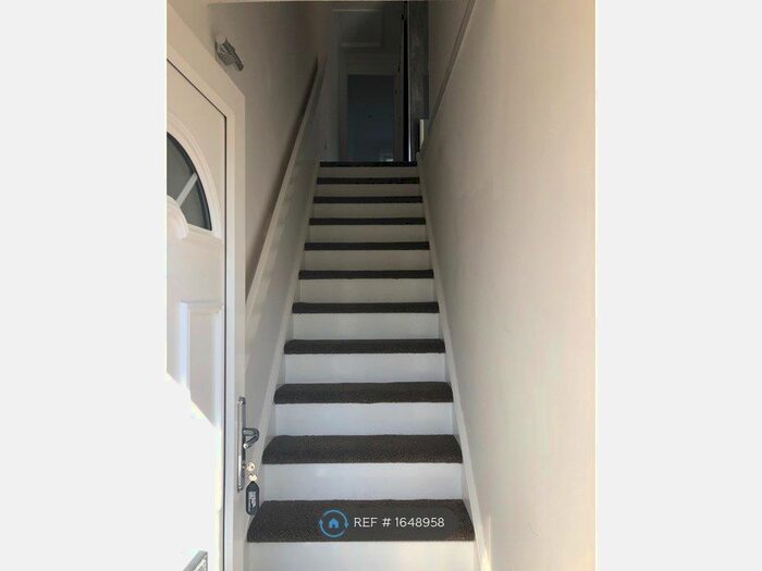 2 Bedroom Flat To Rent In Broughton Road, Glasgow, G23