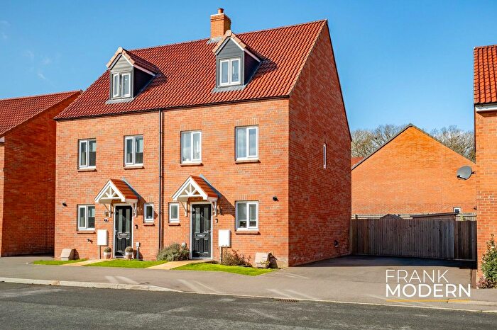 3 Bedroom Semi Detached House For Sale In Sandown Drive, Bourne, PE10