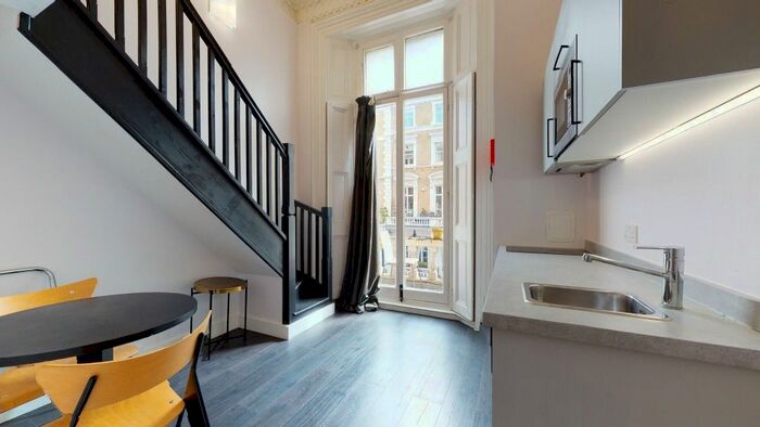 Studio To Rent In Clanricarde Gardens, London, W2