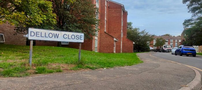 Studio To Rent In Dellow Close, Newbury Park, Essex, IG2