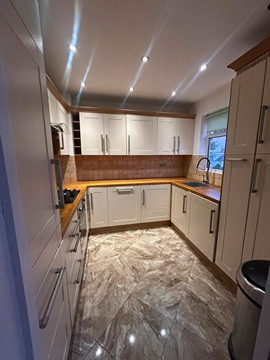3 Bedroom Apartment To Rent In Woodhouse Road, North Finchley, N12