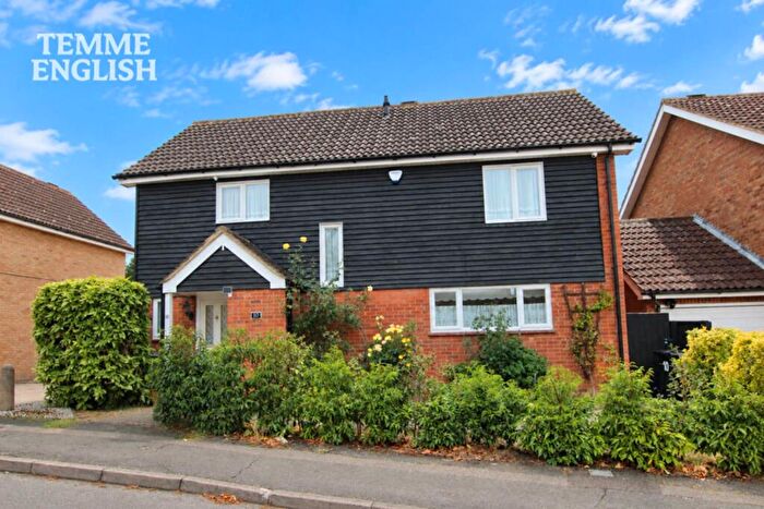 4 Bedroom Detached House For Sale In Hoover Drive, Presidents Estate, Laindon West, SS15