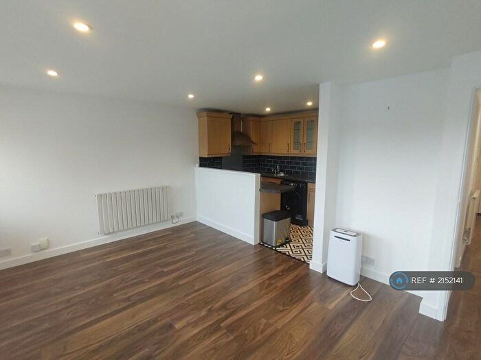 1 Bedroom Flat To Rent In Dell House, South Croydon, CR2