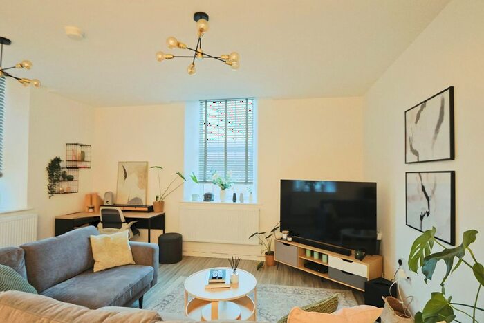 2 Bedroom Flat To Rent In Captains Garden, Fishponds, Bristol, BS16