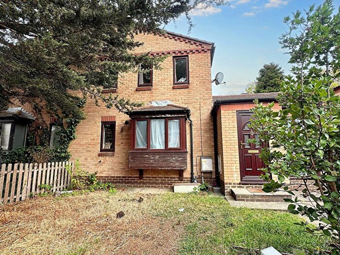 2 Bedroom Semi-Detached House To Rent In Courtland Grove, London, SE28