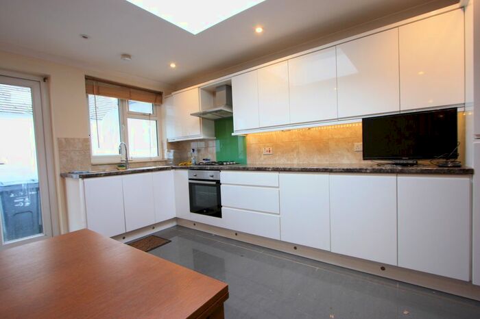 1 Bedroom Flat To Rent In South Norwood Hill, South Norwood SE25