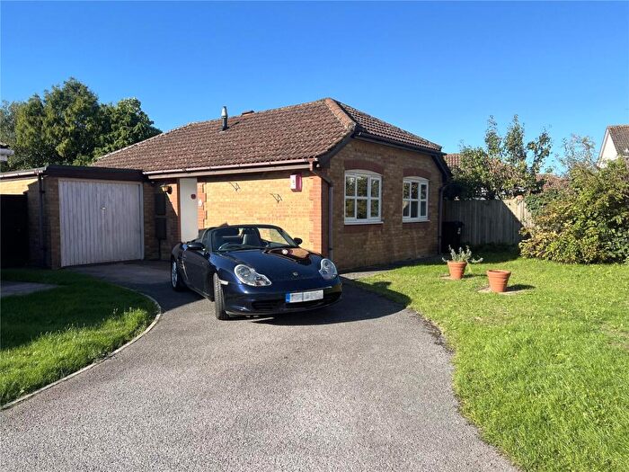 2 Bedroom Bungalow For Sale In Doe Copse Way, New Milton, Hampshire, BH25