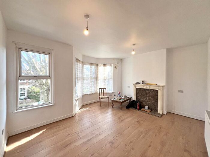 1 Bedroom Flat To Rent In Cornwallis Road, London, E17