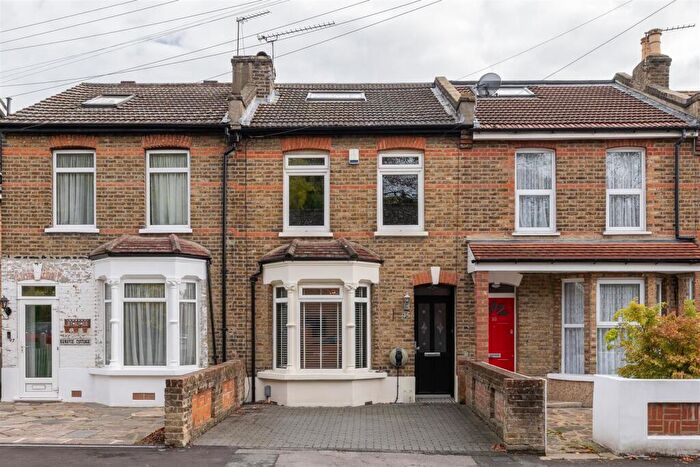 3 Bedroom House For Sale In Peel Road, South Woodford, E18