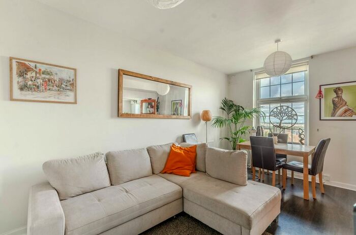 1 Bedroom Flat To Rent In Telford Court, Streatham Hill, London, SW2