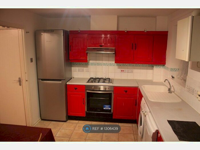 2 Bedroom Terraced House To Rent In Sherwood Gardens, London SE16