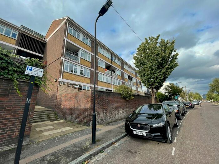 3 Bedroom Maisonette To Rent In Hassett Road, Homerton, E9