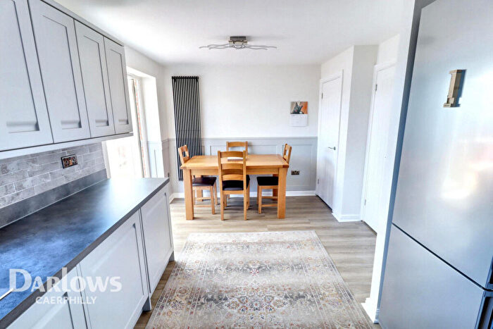 3 Bedroom Link Detached House For Sale In Cae Canol, Hengoed, CF82