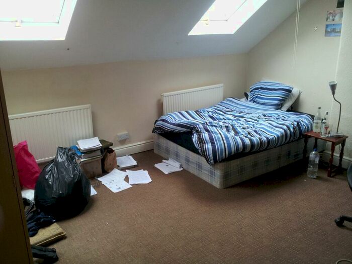 5 Bedroom Terraced House To Rent In Heald Grove, Manchester, M14