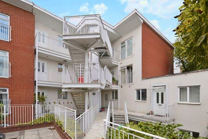 1 Bedroom Flat To Rent In Walnut Tree Close, Guildford, GU1