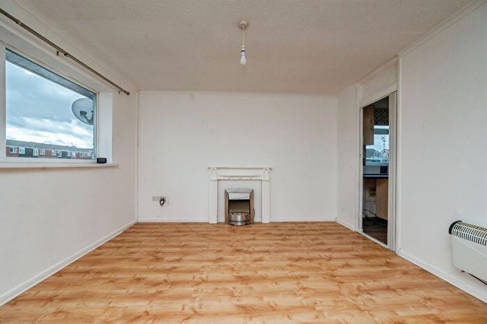 1 Bedroom Maisonette To Rent In Elkstone Close, Worcester, WR4