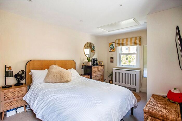 3 Bedroom Flat To Rent In Warriner Gardens, London, SW11