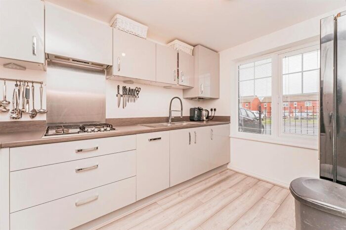3 Bedroom End Of Terrace House For Sale In Lime Oval, Raunds, NN9