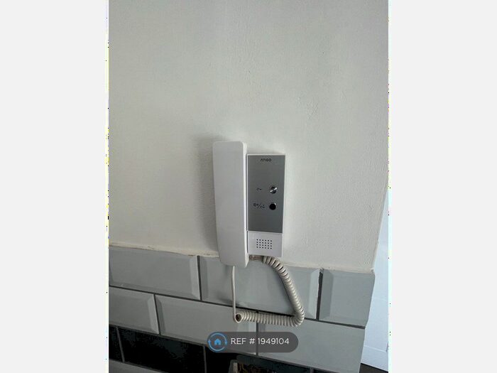 Studio To Rent In Garratt Lane, London, SW17