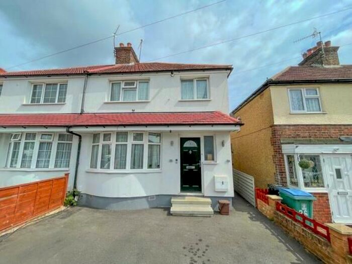 1 Bedroom Maisonette To Rent In Oakdene Road, Watford, WD24