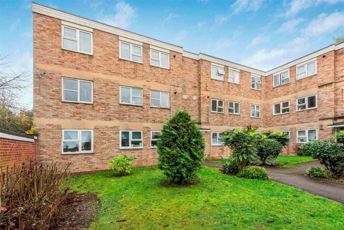 2 Bedroom Apartment To Rent In Malvern Court, Addington Road, Reading, RG1