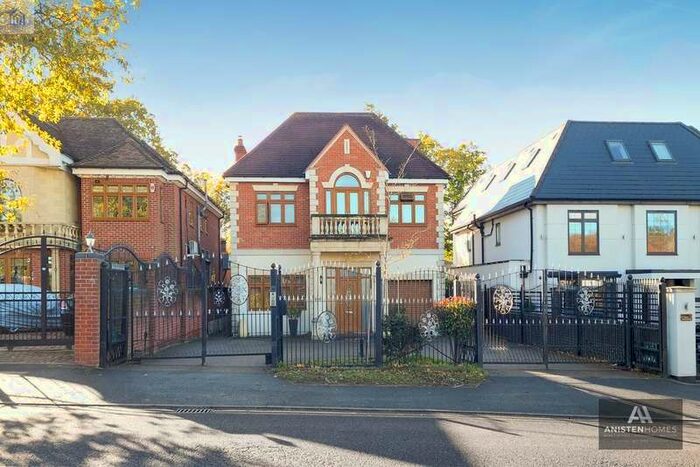 7 Bedroom Detached House To Rent In Tomswood Road, Chigwell, IG7