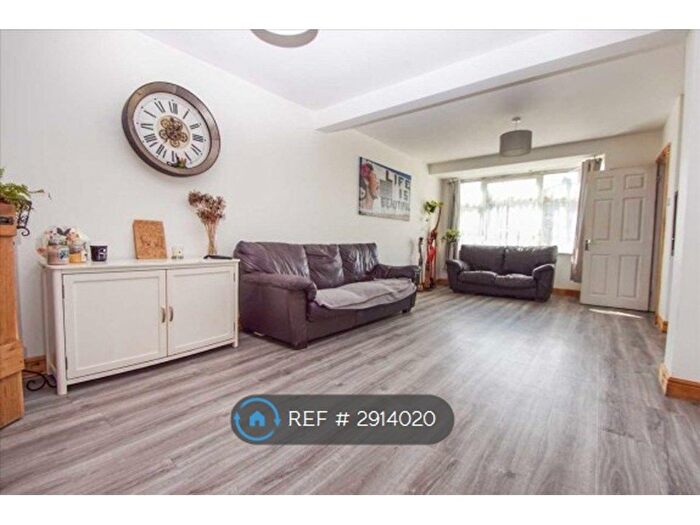 4 Bedroom Terraced House To Rent In Oakfield Avenue, Slough, SL1