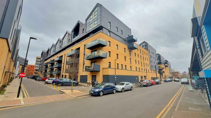 2 Bedroom Flat To Rent In Collendale Road, Walthamstow, E17