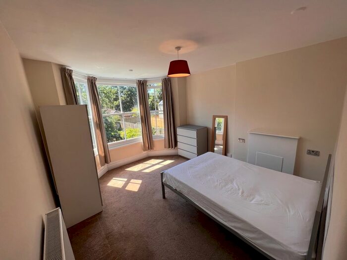 Studio To Rent In Lynton Road, Acton, W3