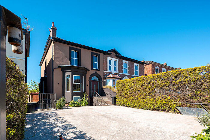 6 Bedroom Semi-Detached House To Rent In Golf Open - Duke Street, Southport - Sleeps Across Six Bedrooms, PR8