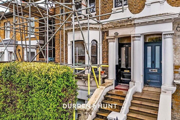 2 Bedroom Apartment For Sale In Brookfield Road, Hackney, E9