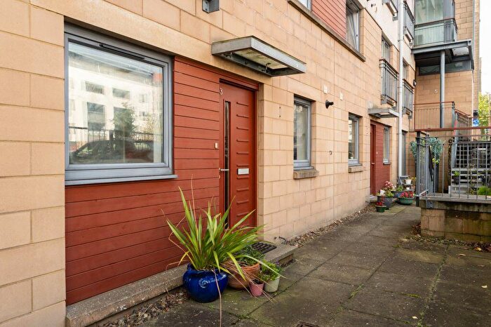 3 Bedroom Duplex For Sale In East Pilton Farm Rigg, Edinburgh, EH5