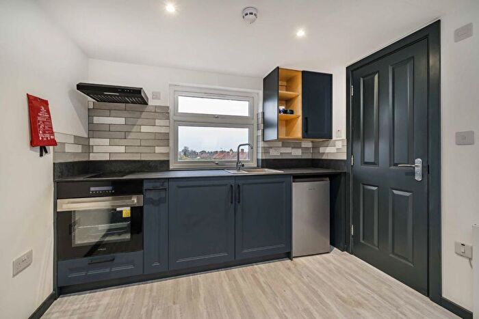 1 Bedroom Studio To Rent In Cromwell Road, Hounslow, TW3