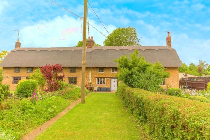 2 Bedroom Cottage For Sale In Main Street, Barnwell, Peterborough, PE8