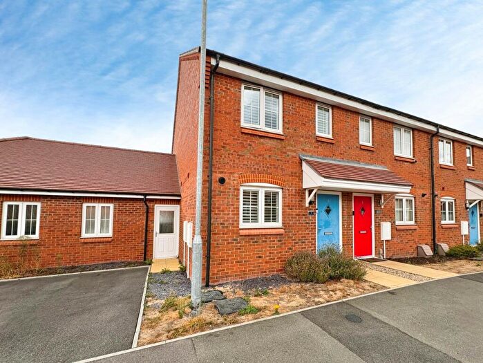 2 Bedroom End Of Terrace House For Sale In Poppy Road, Ash, Surrey, GU12