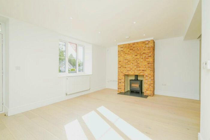 2 Bedroom Semi-Detached House For Sale In Fairseat Close, Carterton, OX18