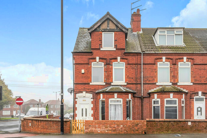 2 Bedroom Flat To Rent In Warmsworth Road, Doncaster, South Yorkshire, DN4