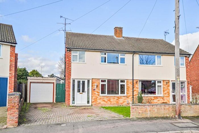 3 Bedroom Semi Detached House For Sale In Russell Way, Leighton Buzzard, LU7