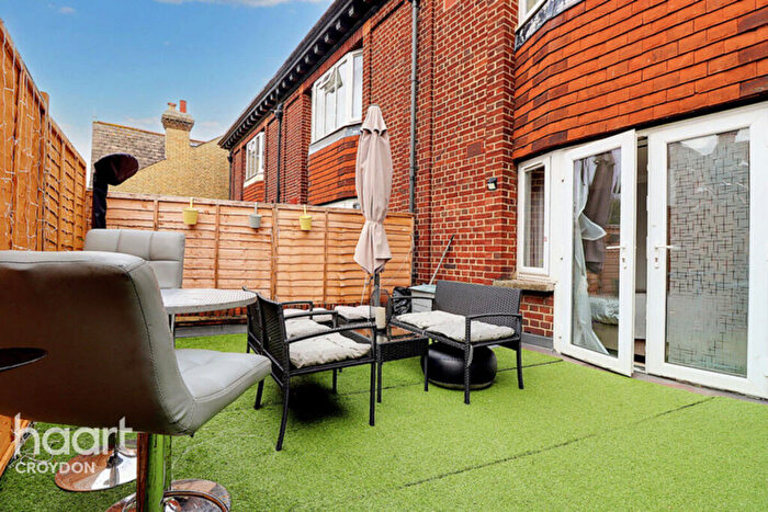 Studio For Sale In Selsdon Road, South Croydon, CR2