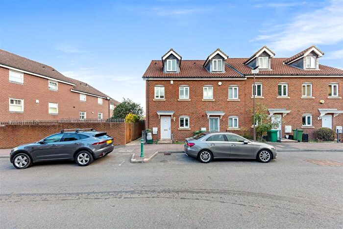 3 Bedroom End Terrace House For Sale In Gardenia Road, Bromley, BR1