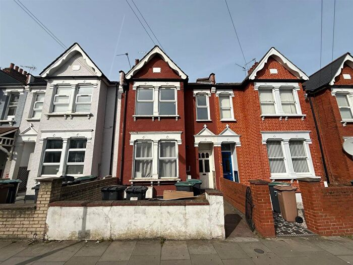 3 Bedroom Flat To Rent In Broadwater Road, Tottenham, London, N17