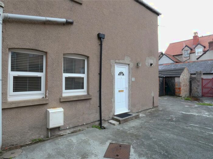 1 Bedroom Apartment To Rent In Mostyn Avenue, Craig Y Don, Llandudno, LL30