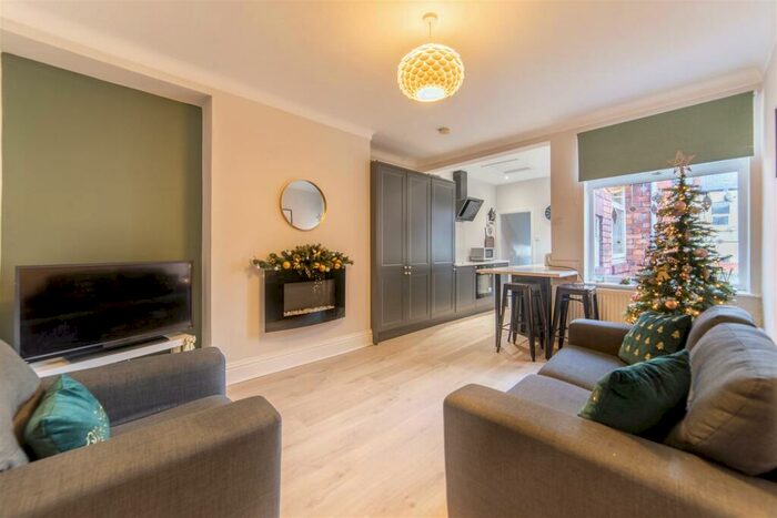 3 Bedroom Flat To Rent In £pppw - Brandon Grove, Sandyford, NE2