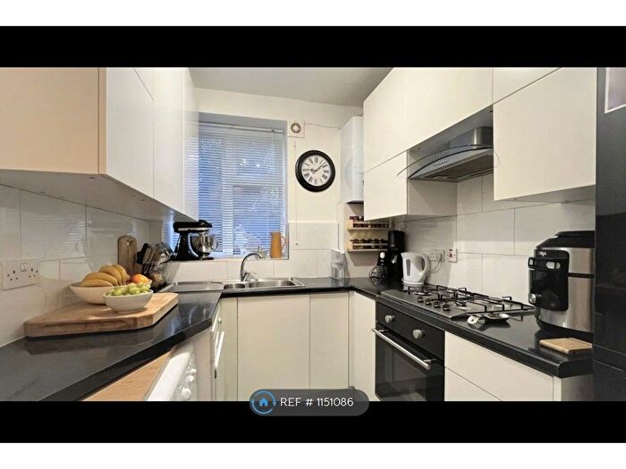 2 Bedroom Flat To Rent In Weihurst Court, Sutton, SM1