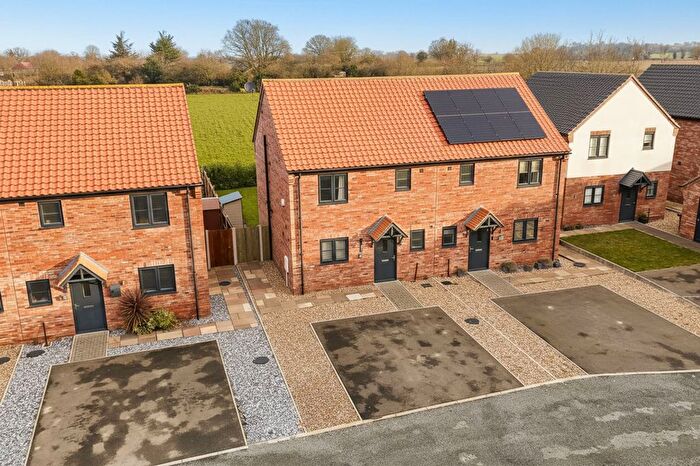 3 Bedroom Semi Detached House For Sale In Observer Close, Freethorpe, Norwich, NR13